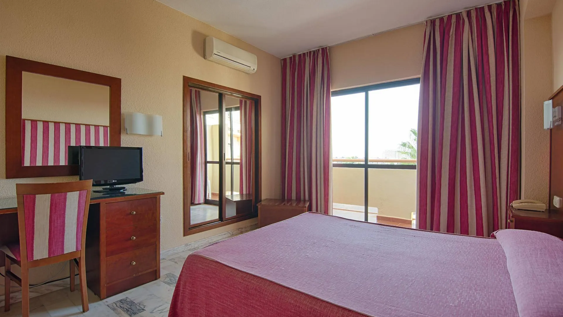 Bluesea Costa Serena Torremolinos 3*,